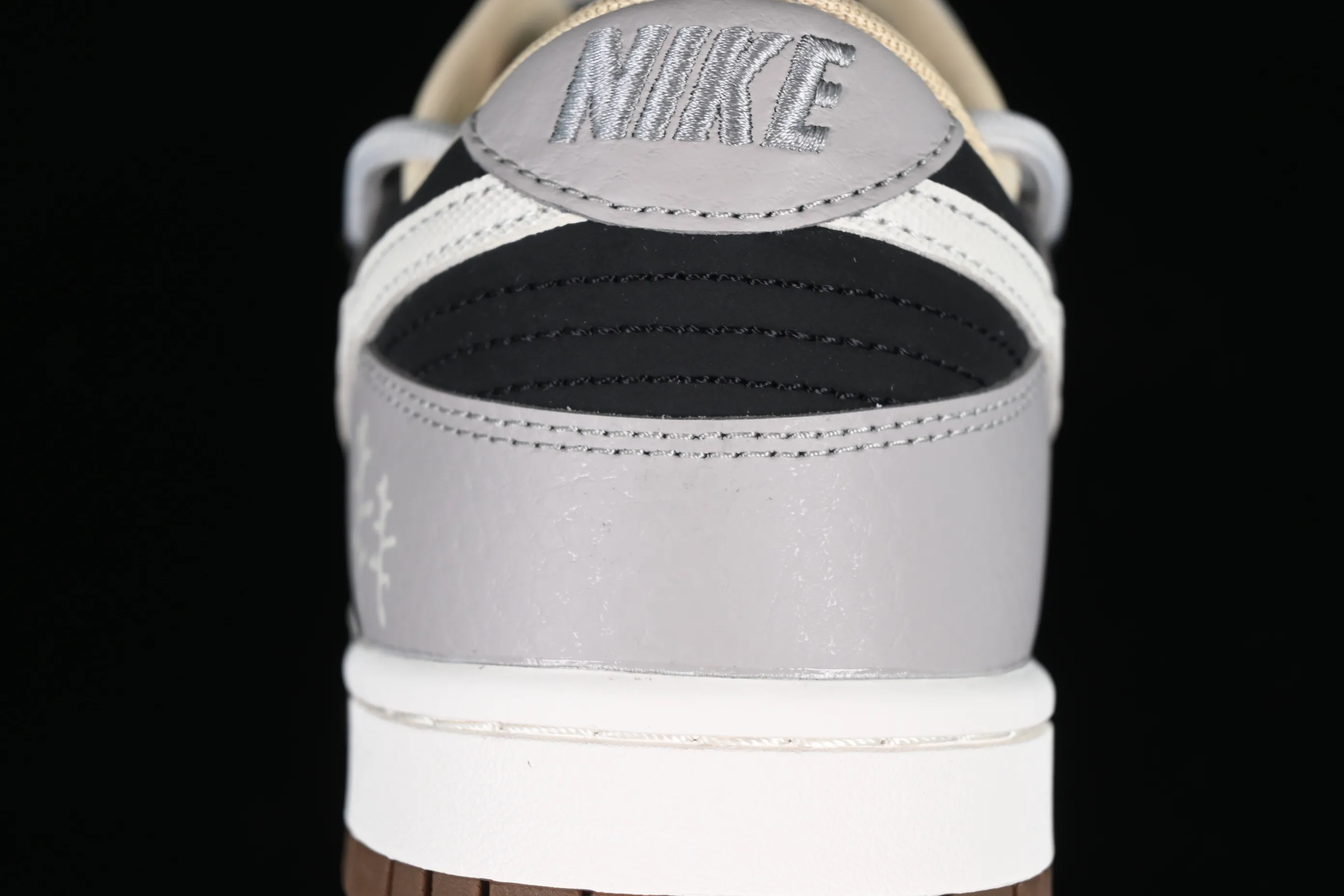 All Categories Nk SB Dunk Series Nk SB Dunk Low Low-top Sneakers Nk SB Dunk Low Bubble Jellyfish Dormant Volcano SB Strap Low-top Casual Sneakers DR9704-200